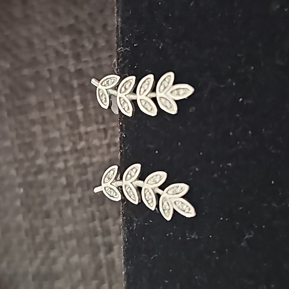 Silver and Rhinestone Leaf Earrings Box A/5
